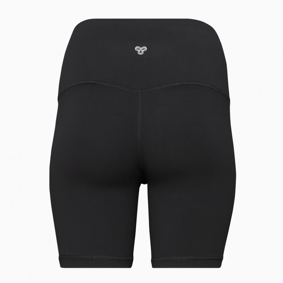 Aritzia TNA Golden Cheeky Hi-Rise Butter Shorts 7 inch - black - small - Picture 2 of 3